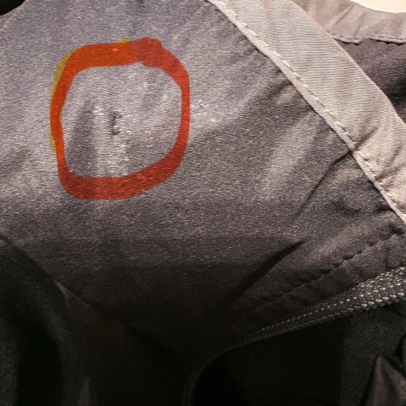 SUGOi Cycling Running Jacket Zip Off Arms - Picture 8 of 16